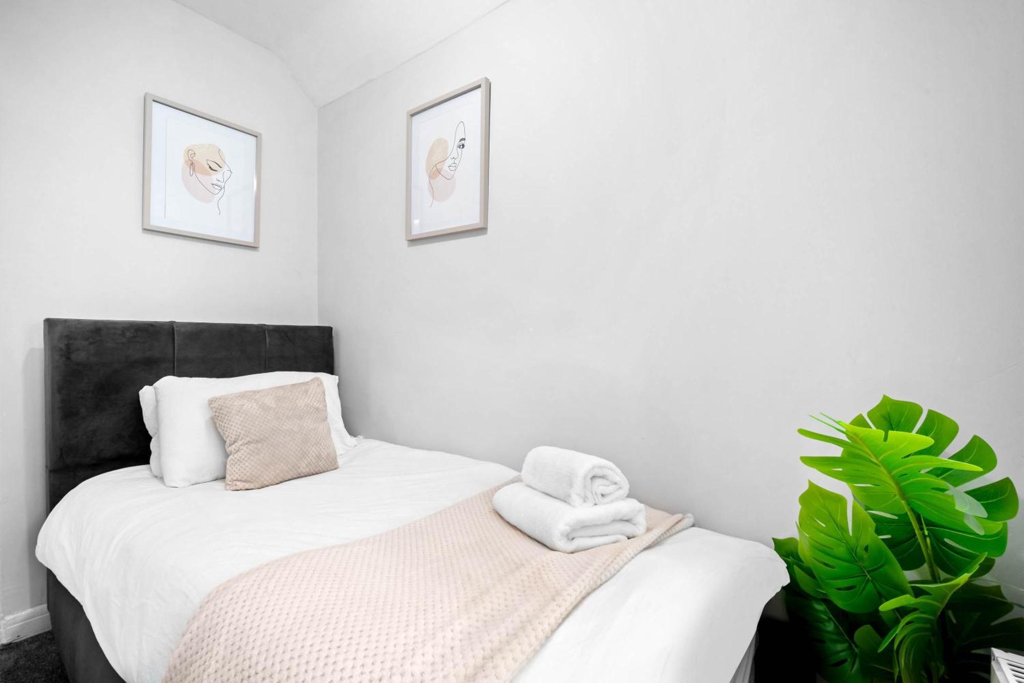 Modern 18 Guest Large Home In Solihull - Near Nec, Jlr, Hs2 And Bhx Birmingham Bagian luar foto